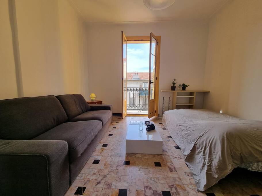 Cozy 15min Walk From The Beach 70m2 *