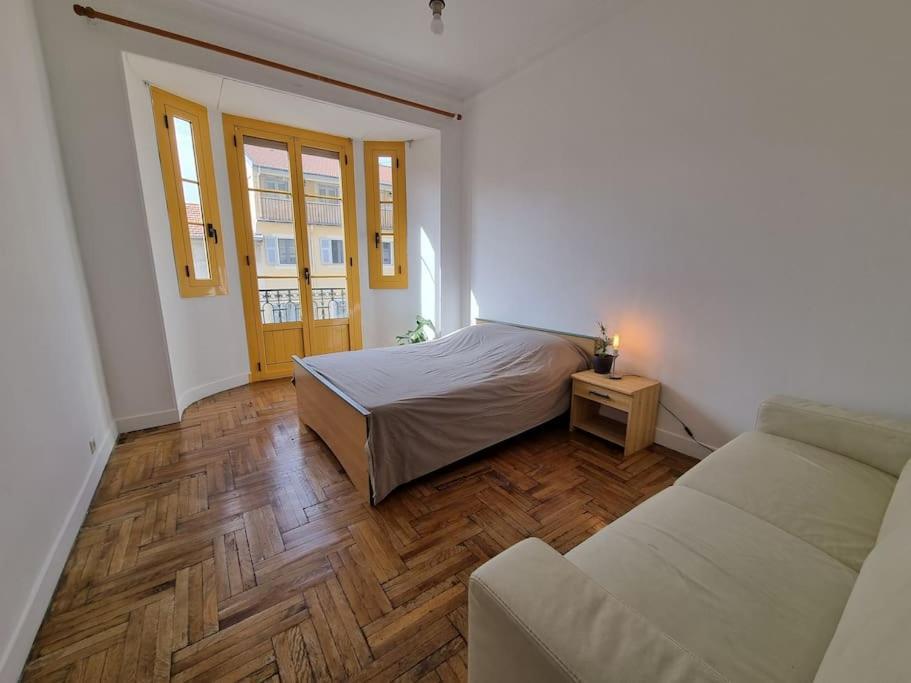 Cozy 15min Walk From The Beach 70m2 Apartment *